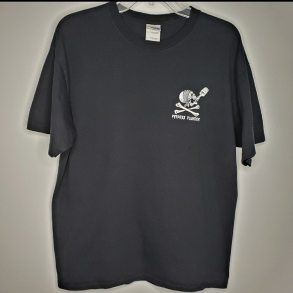 Gildan Pyrates Plunder graphic t-shirt size L - Picture 2 of 10